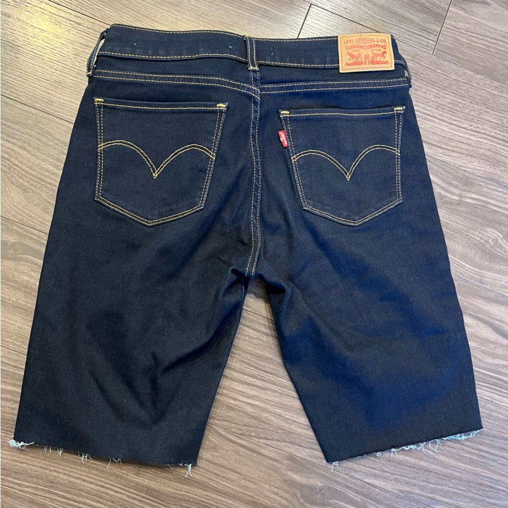 Levi’s 711 Skinny Reworked Bermuda Shorts – Size 26 – Flattering, Comfy, Classic